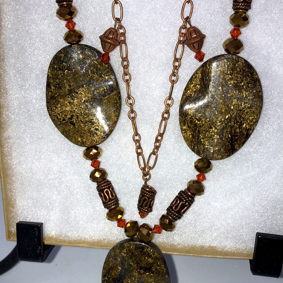 Hand Crafted Artisan Made Stone and Sparkly Beads Necklace with a Toggle… - Picture 3 of 5